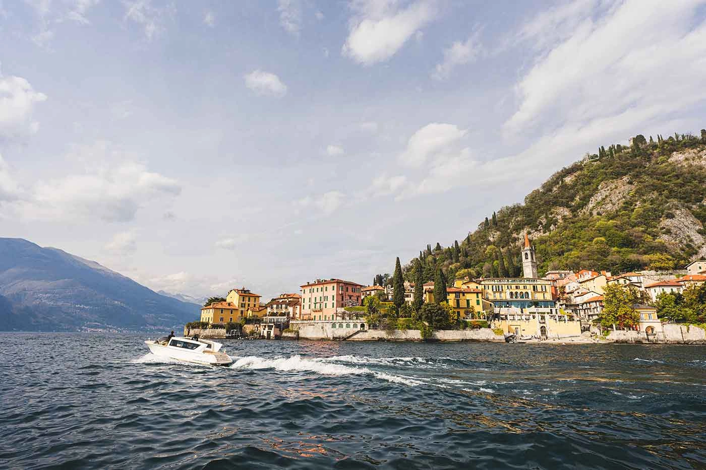 Kobe boat cruising on Lake Como