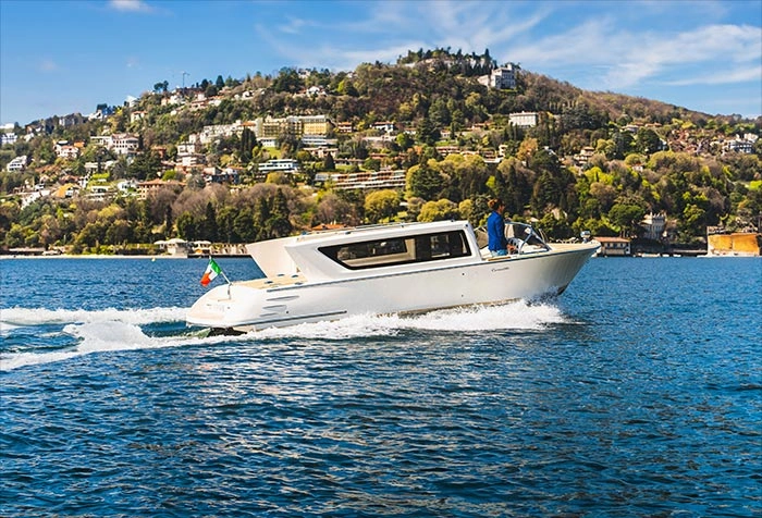 Comitti Kobe boat exterior