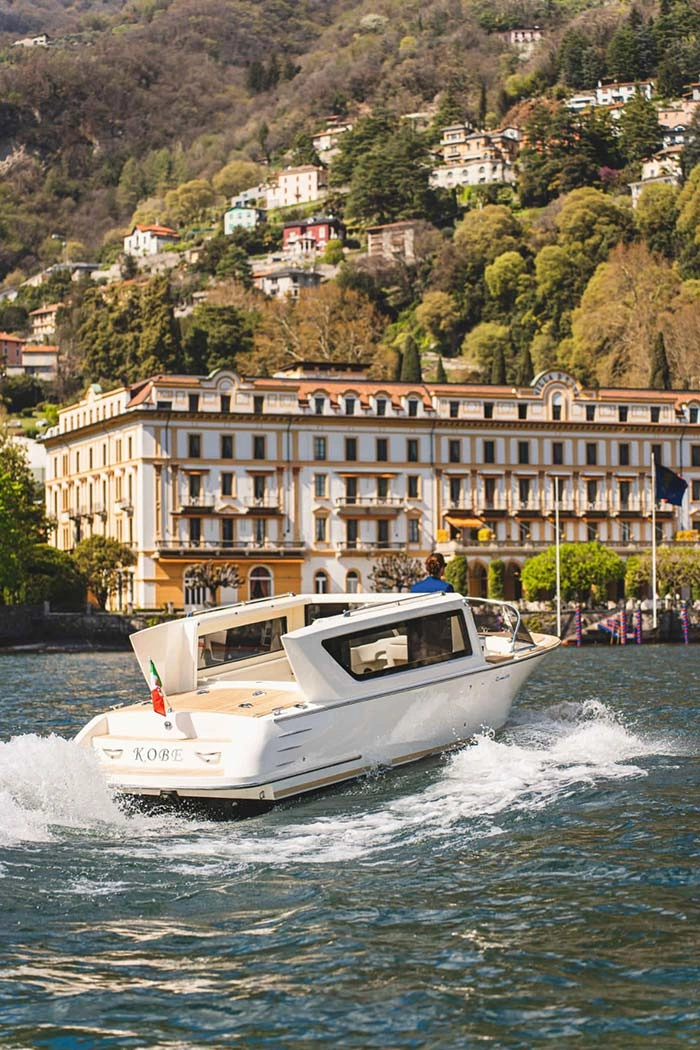 Kobe boat on Lake Como